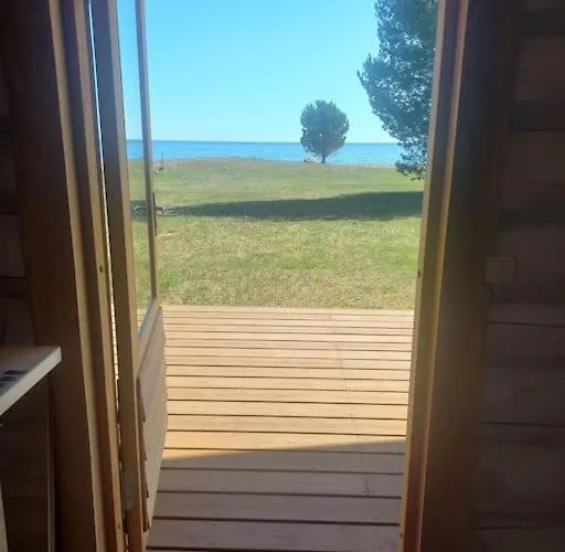 Дом отдыха Lakefront *